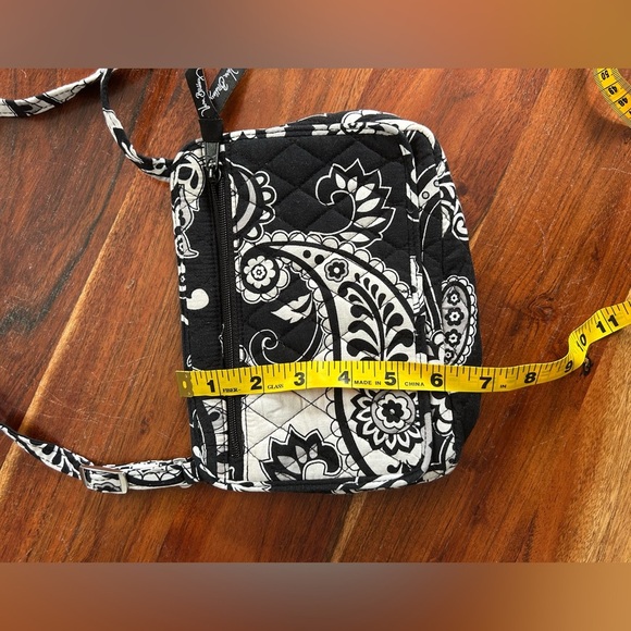Vera Bradley midnight paisley cross body purse - Picture 7 of 7